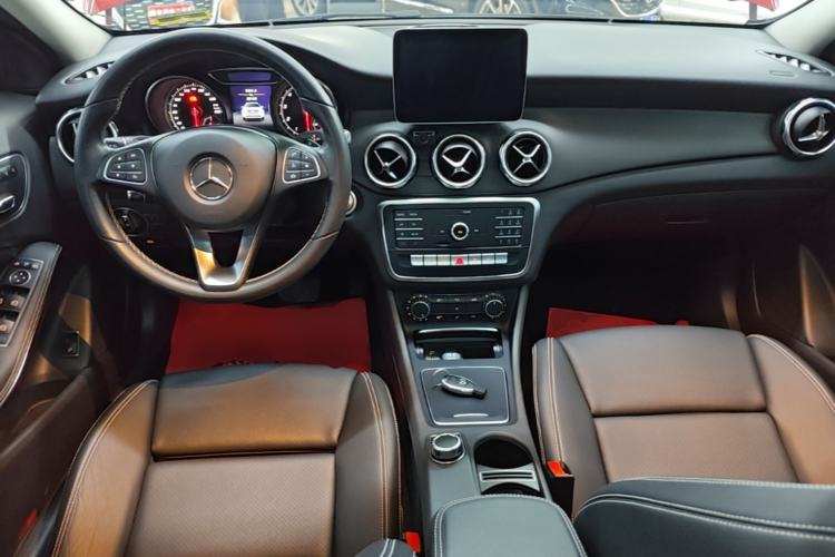 Used Mercedes-Benz GLA 2018 GLA 200 Sport Edition Center Console
