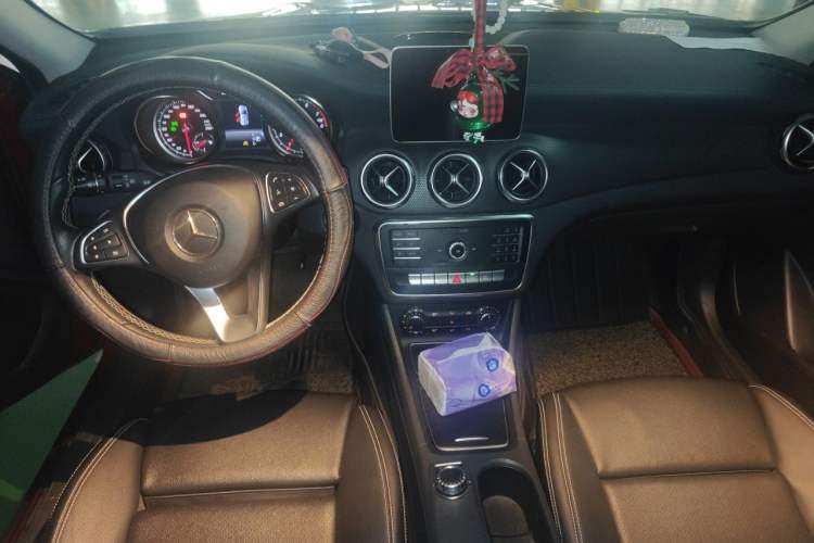 Used Mercedes-Benz GLA 2018 GLA 200 Fashion Model Center Console