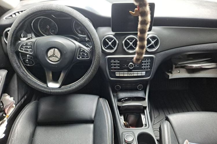 Used Mercedes-Benz GLA 2018 GLA 200 Sport Edition Center Console