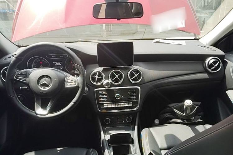Used Mercedes-Benz GLA 2018 GLA 200 Fashion Model Center Console