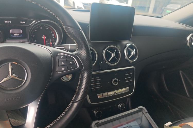Used Mercedes-Benz GLA 2018 GLA 200 Fashion Model Center Console