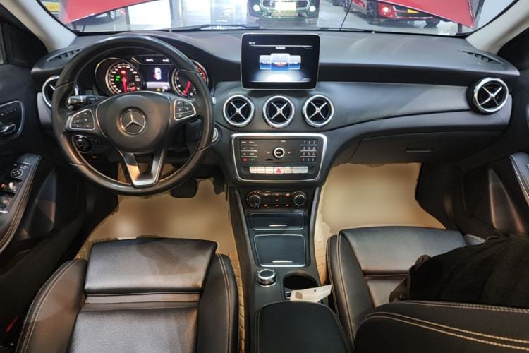 Used Mercedes-Benz GLA 2018 GLA 200 Sport Edition Center Console