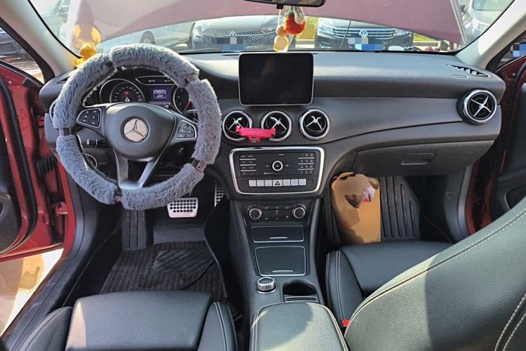 Used Mercedes-Benz GLA 2018 GLA 200 Fashion Model Center Console