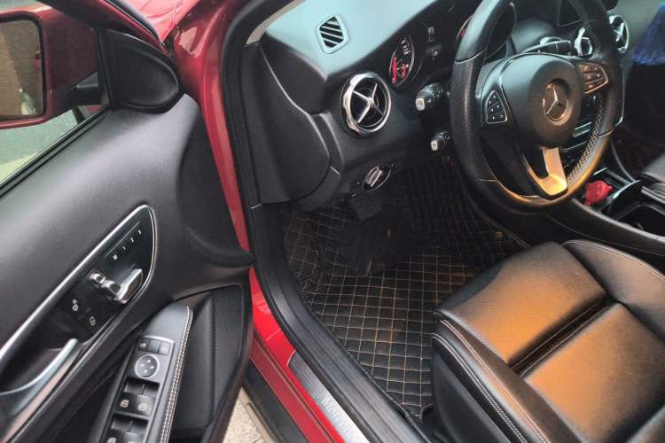 Used Mercedes-Benz GLA 2018 GLA 200 Sport Edition Driver Seat