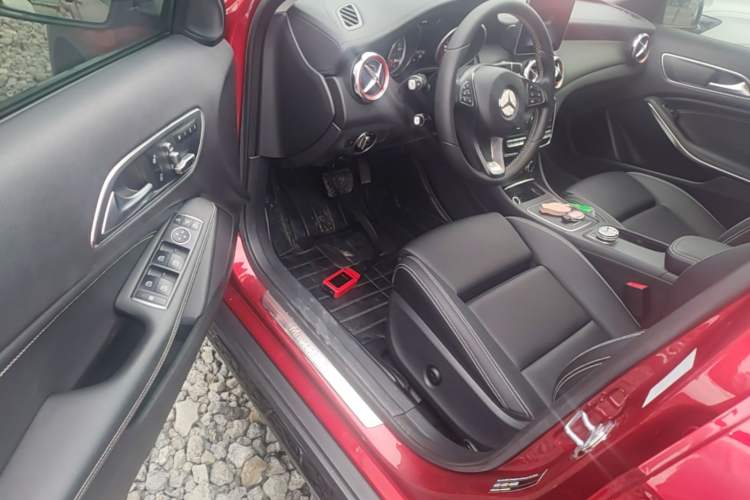 Used Mercedes-Benz GLA 2018 GLA 220 4MATIC Sport Edition Driver Seat