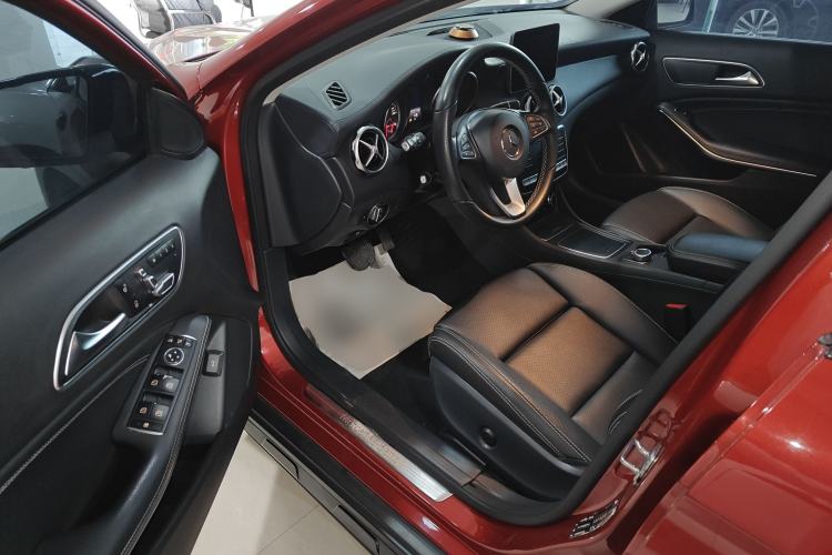 Used Mercedes-Benz GLA 2018 GLA 220 4MATIC Sport Edition Driver Seat