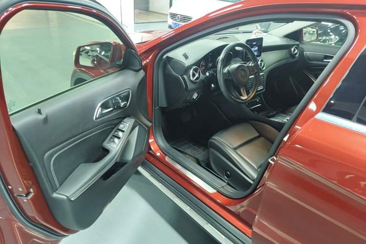 Used Mercedes-Benz GLA 2018 GLA 200 Sport Edition Driver Seat