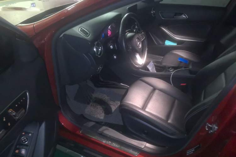 Used Mercedes-Benz GLA 2018 GLA 200 Sport Edition Driver Seat