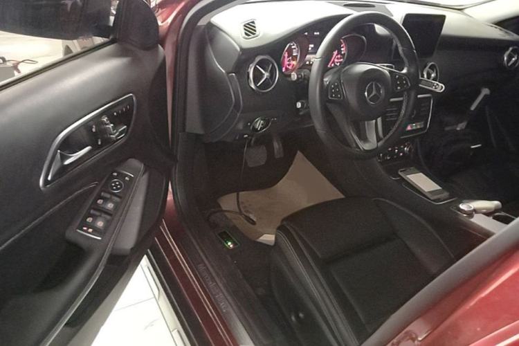 Used Mercedes-Benz GLA 2018 GLA 200 Sport Edition Driver Seat