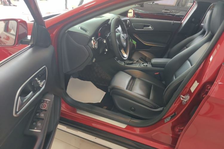 Used Mercedes-Benz GLA 2018 GLA 200 Sport Edition Driver Seat