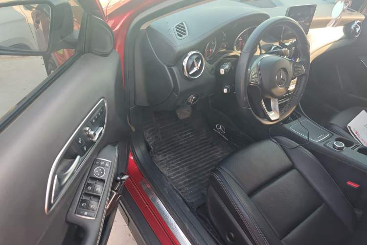 Used Mercedes-Benz GLA 2018 GLA 220 4MATIC Sport Edition Driver Seat