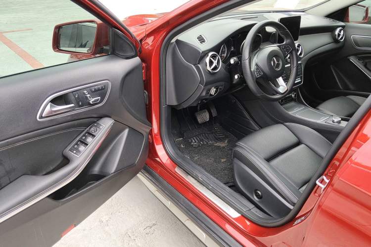 Used Mercedes-Benz GLA 2018 GLA 200 Sport Edition Driver Seat