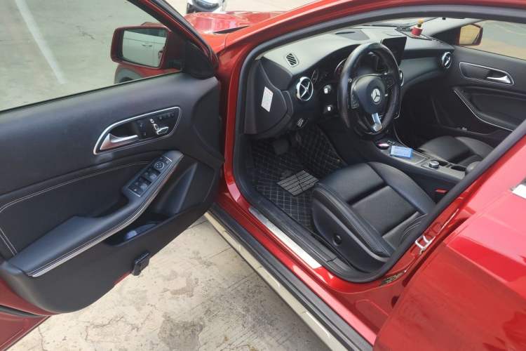 Used Mercedes-Benz GLA 2018 GLA 200 Sport Edition Driver Seat