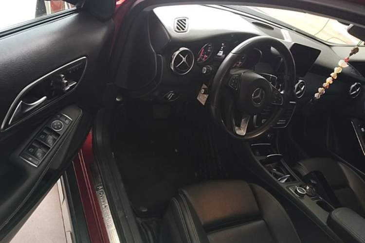 Used Mercedes-Benz GLA 2018 GLA 200 Sport Edition Driver Seat