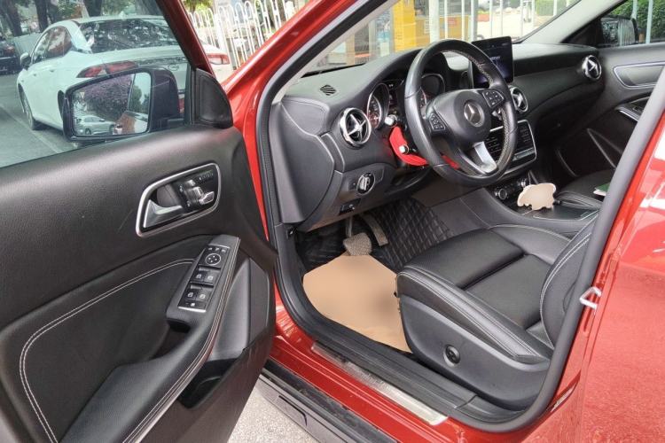 Used Mercedes-Benz GLA 2018 GLA 220 4MATIC Sport Edition Driver Seat