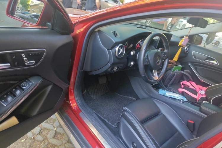 Used Mercedes-Benz GLA 2018 GLA 200 Sport Edition Driver Seat
