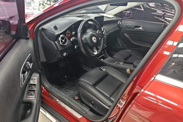 Used Mercedes-Benz GLA 2018 GLA 200 Sport Edition Driver Seat