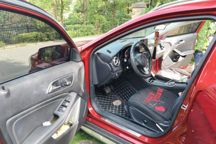 Used Mercedes-Benz GLA 2018 GLA 200 Sport Edition Driver Seat
