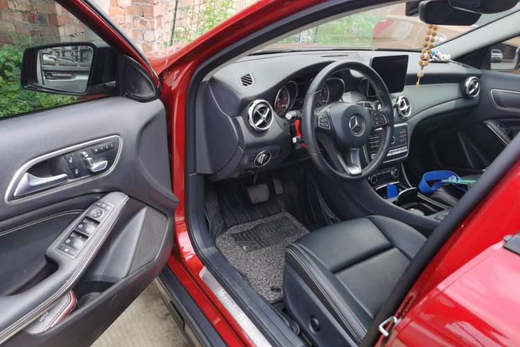 Used Mercedes-Benz GLA 2018 GLA 220 4MATIC Sport Edition Driver Seat