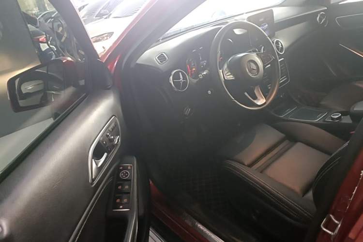 Used Mercedes-Benz GLA 2018 GLA 200 Sport Edition Driver Seat
