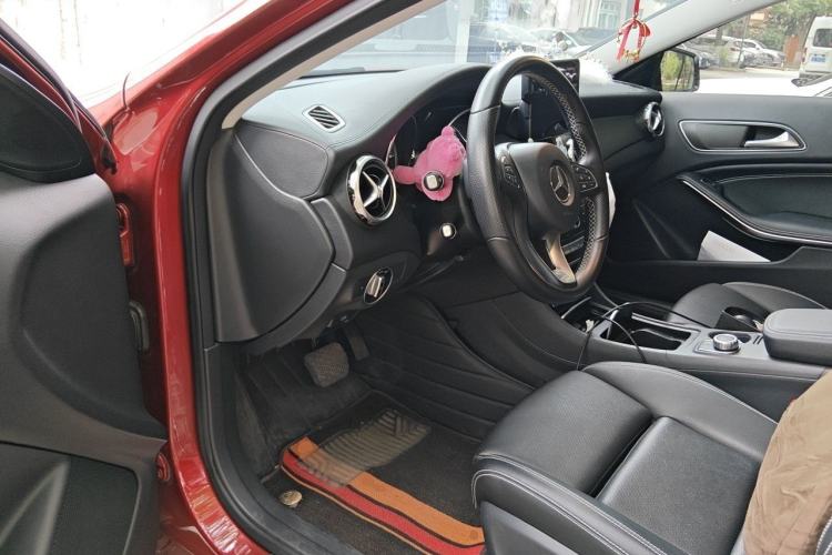 Used Mercedes-Benz GLA 2018 GLA 220 4MATIC Sport Edition Driver Seat