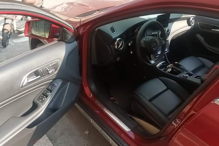 Used Mercedes-Benz GLA 2018 GLA 200 Sport Edition Driver Seat