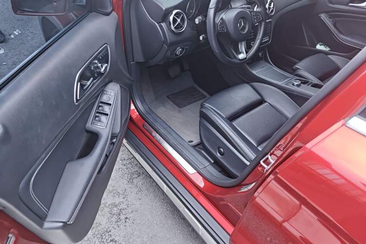 Used Mercedes-Benz GLA 2018 GLA 200 Sport Edition Driver Seat