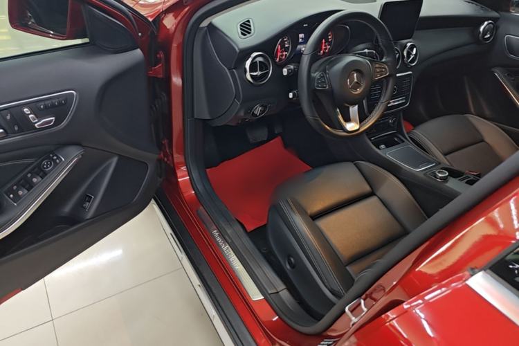 Used Mercedes-Benz GLA 2018 GLA 200 Sport Edition Driver Seat