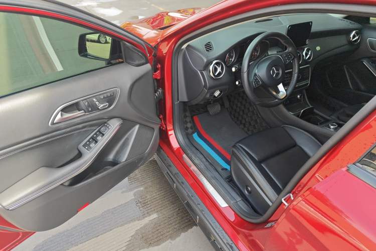 Used Mercedes-Benz GLA 2018 GLA 220 4MATIC Sport Edition Driver Seat