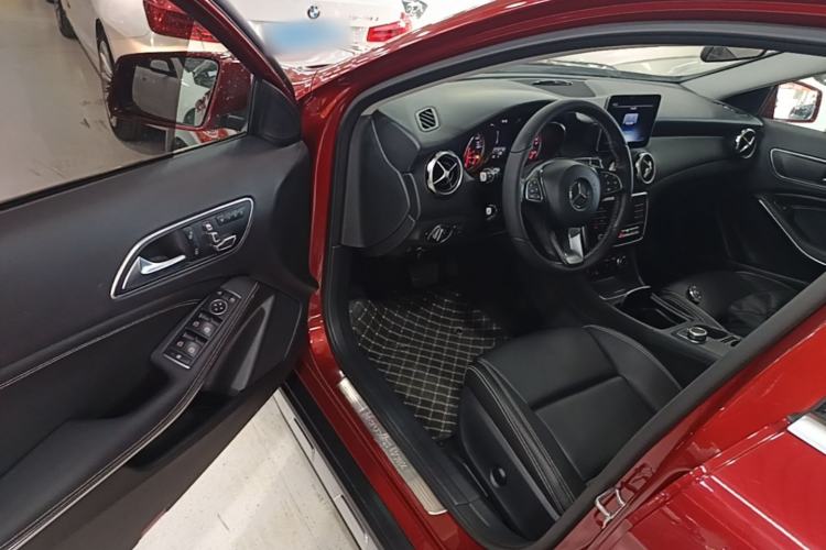 Used Mercedes-Benz GLA 2018 GLA 200 Sport Edition Driver Seat