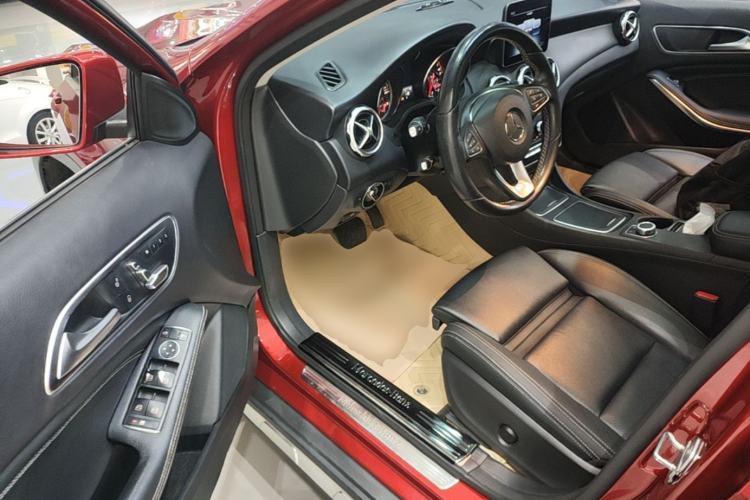 Used Mercedes-Benz GLA 2018 GLA 200 Sport Edition Driver Seat