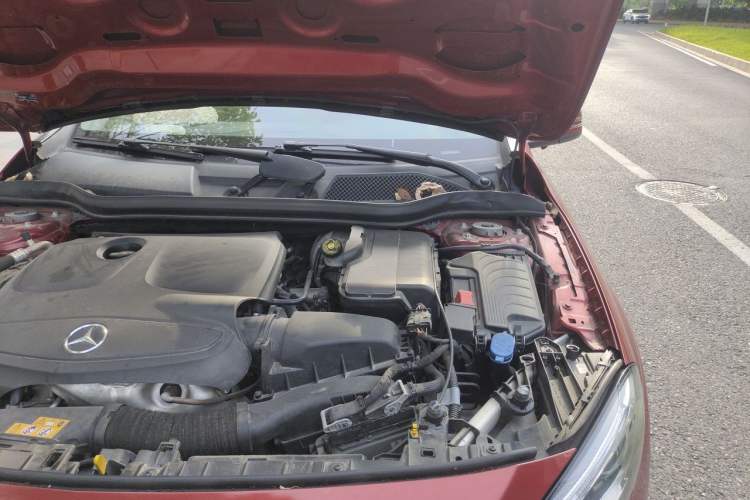 Used Mercedes-Benz GLA 2018 GLA 200 Fashion Model Engine Bay Left