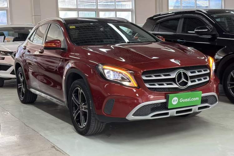 Used Mercedes-Benz GLA 2018 GLA 200 Fashion Model Front Right 45 Deg