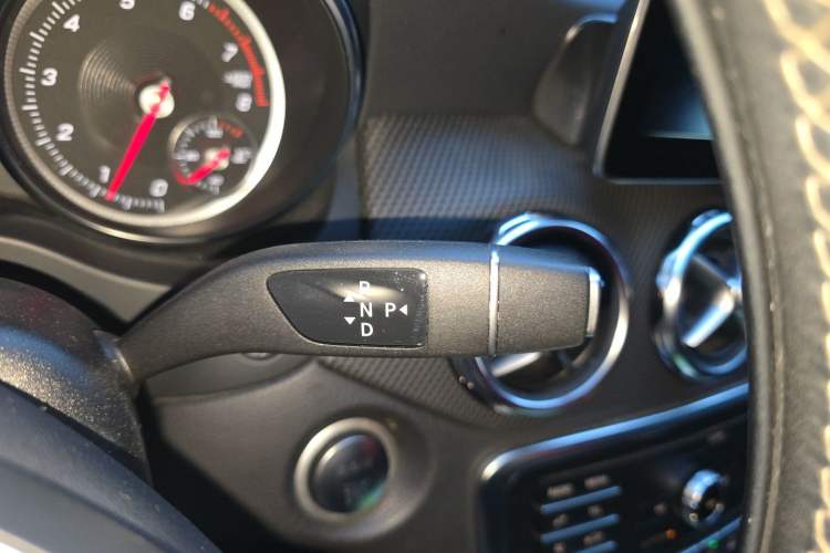 Used Mercedes-Benz GLA 2018 GLA 200 Fashion Model Gear Lever