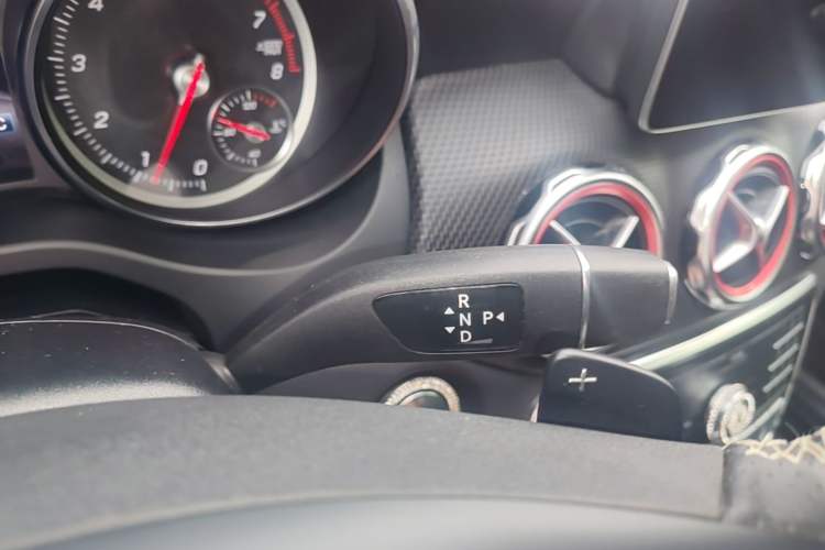 Used Mercedes-Benz GLA 2018 GLA 220 4MATIC Sport Edition Gear Lever