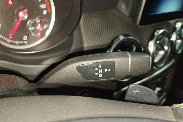 Used Mercedes-Benz GLA 2018 GLA 200 Fashion Model Gear Lever