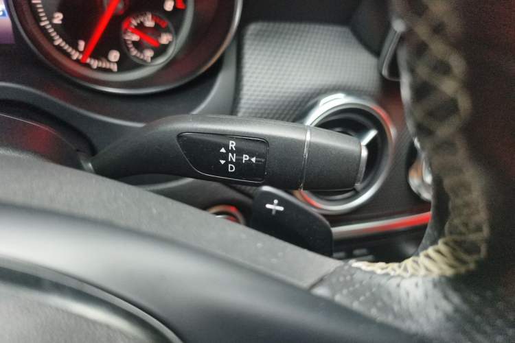 Used Mercedes-Benz GLA 2018 GLA 200 Fashion Model Gear Lever
