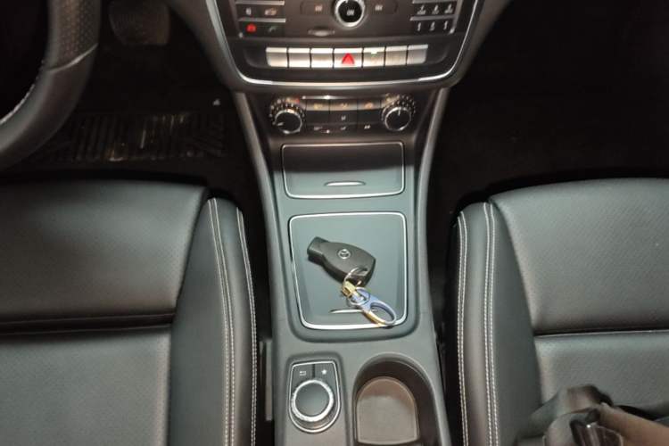 Used Mercedes-Benz GLA 2018 GLA 200 Fashion Model Gear Lever