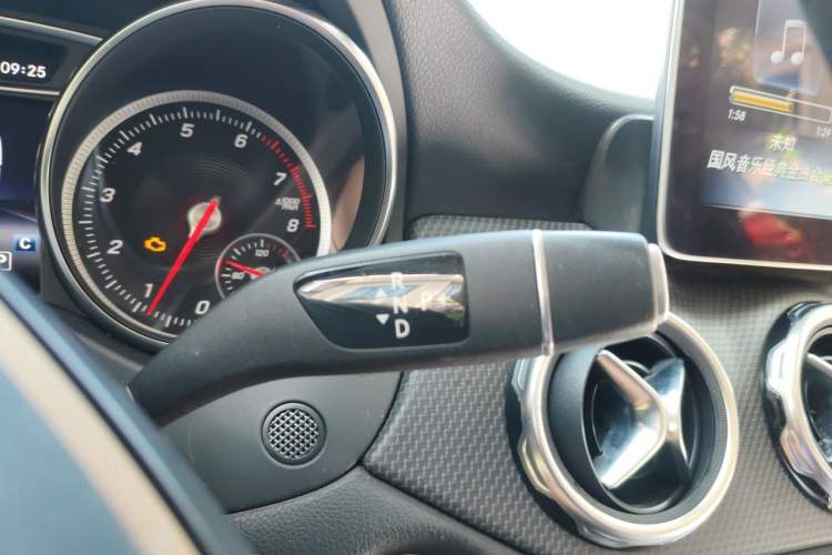 Used Mercedes-Benz GLA 2018 GLA 200 Sport Edition Gear Lever
