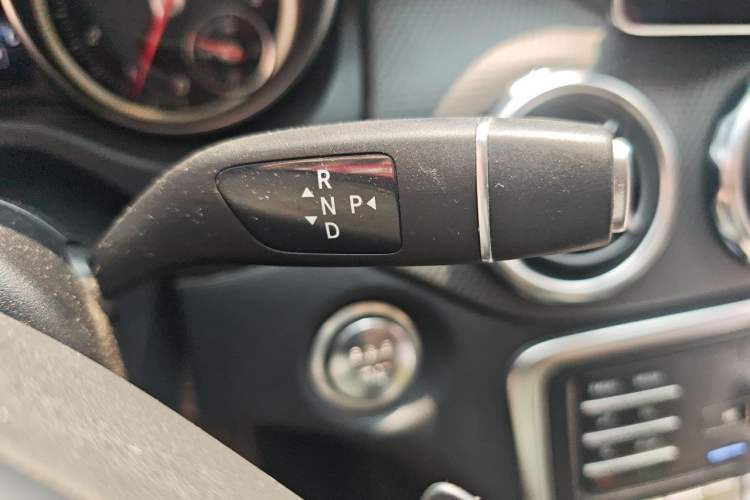 Used Mercedes-Benz GLA 2018 GLA 200 Fashion Model Gear Lever