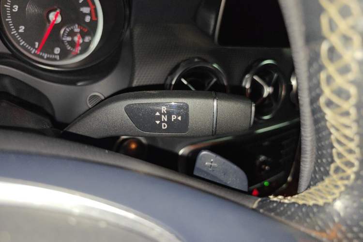 Used Mercedes-Benz GLA 2018 GLA 200 Fashion Model Gear Lever