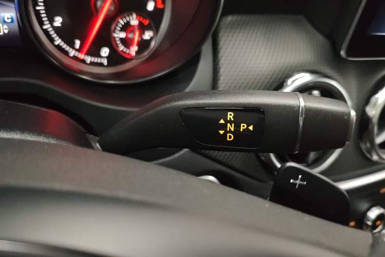 Used Mercedes-Benz GLA 2018 GLA 200 Fashion Model Gear Lever