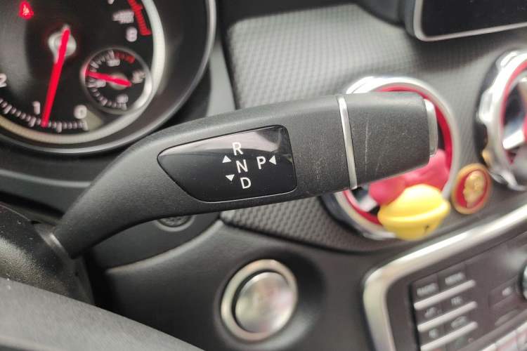 Used Mercedes-Benz GLA 2018 GLA 200 Fashion Model Gear Lever