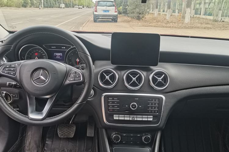 Used Mercedes-Benz GLA 2018 GLA 200 Sport Edition Interior 1