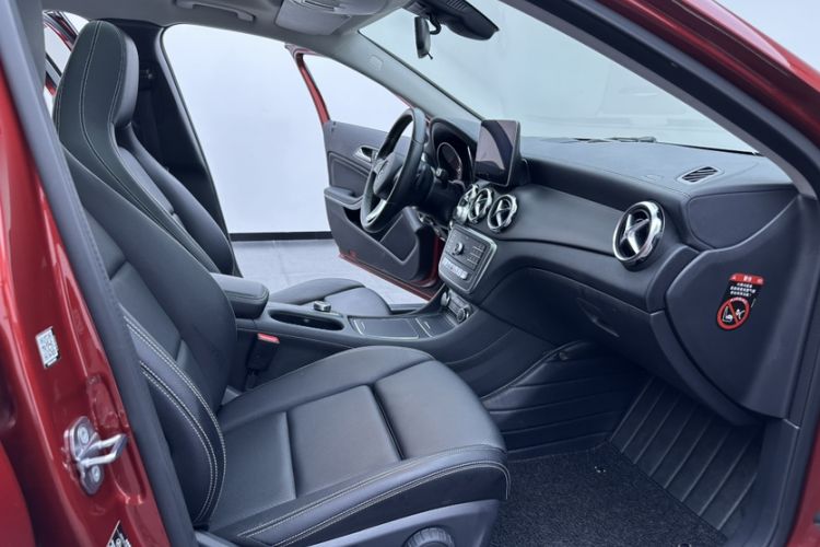Used Mercedes-Benz GLA 2018 GLA 200 Fashion Model Interior 1