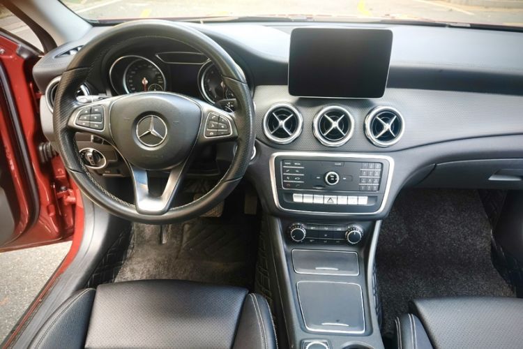 Used Mercedes-Benz GLA 2018 GLA 200 Fashion Model Interior 1