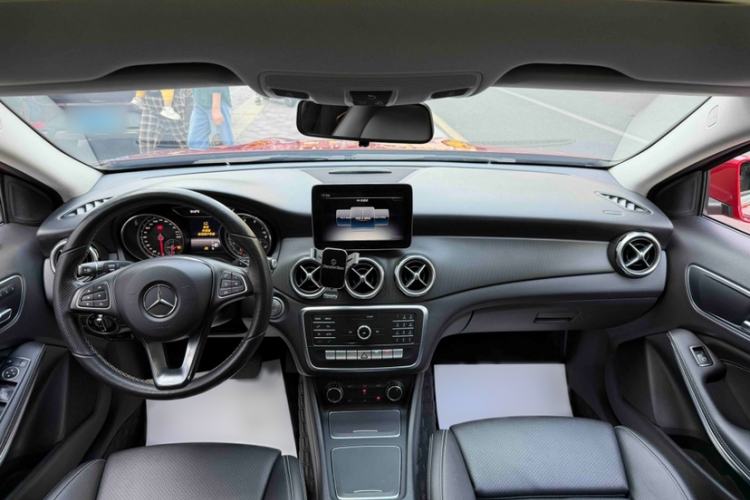 Used Mercedes-Benz GLA 2018 GLA 200 Sport Edition Interior 1