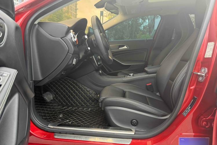 Used Mercedes-Benz GLA 2018 GLA 200 Sport Edition Interior 2