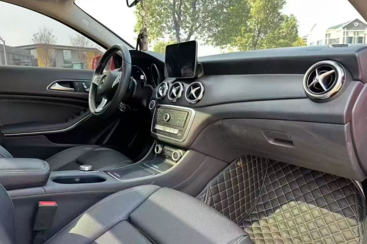 Used Mercedes-Benz GLA 2018 GLA 200 Sport Edition Interior 2