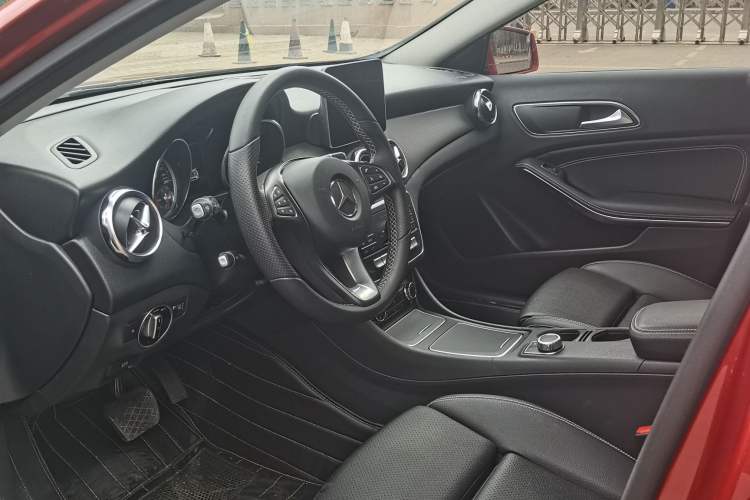 Used Mercedes-Benz GLA 2018 GLA 200 Sport Edition Interior 2